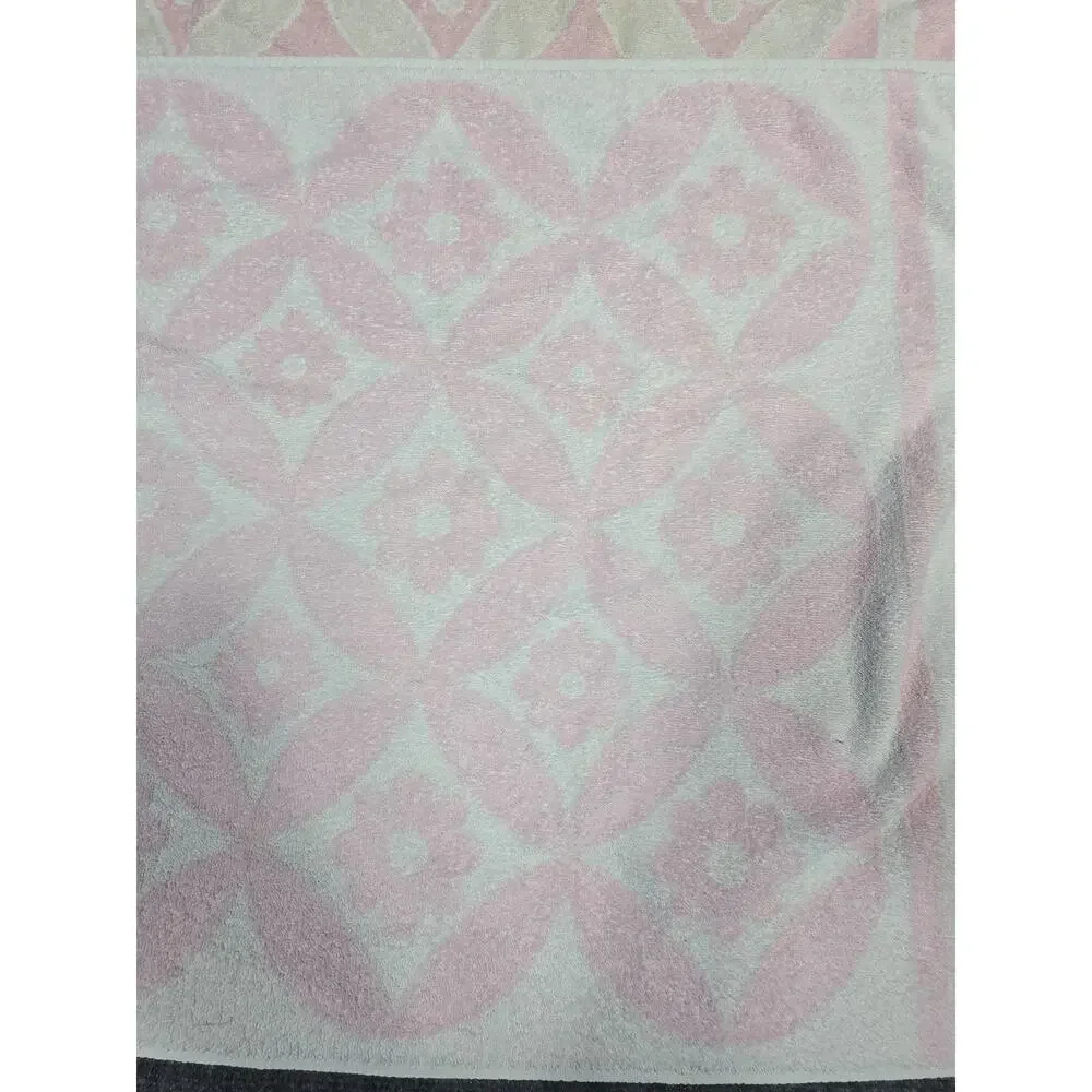Set of Fashion Manor Decorator Collection Pink & White Floral Cotton Bath Towel